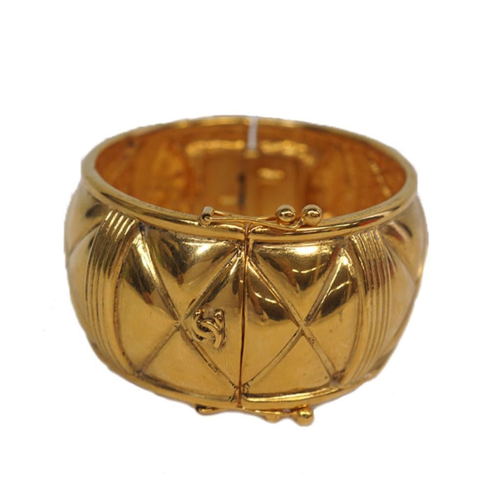 Pre-owned Chanel Gold-Tone CC Bangle Gold