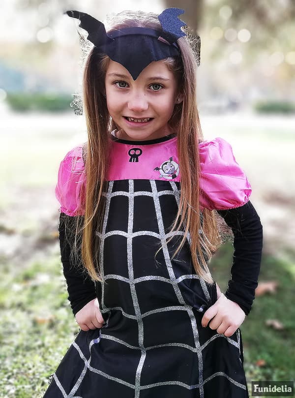 Vampirina asu tytöille