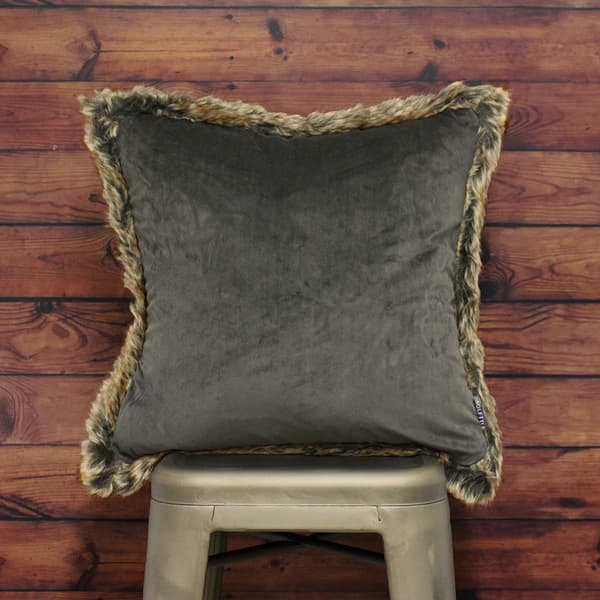 Riva Paoletti Kiruna Faux Fur Edged Square pudebetræk