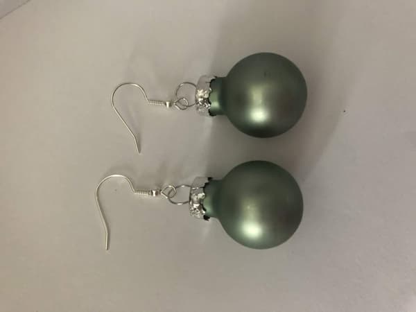 Silver Örhängen till Jul / Christmas - Dimgröna Matta Julkulor