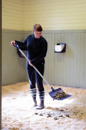 Vplast gødning med kunstgødning Lavet af holdbar plast, hvilket gør denne gødningsgaffel næsten uforstyrrende!