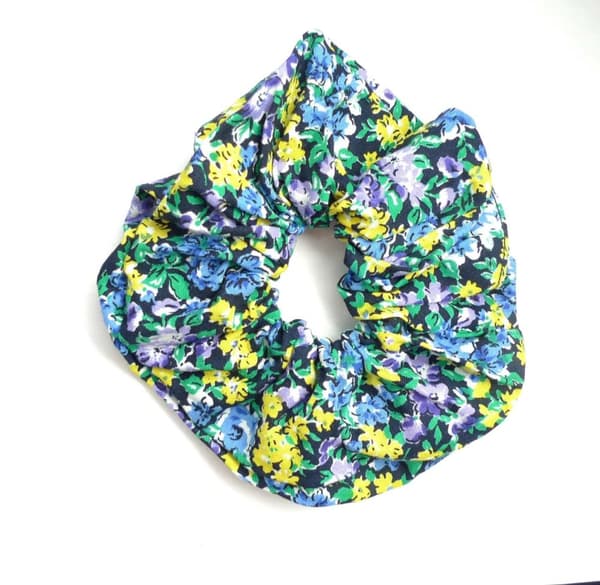Stor Blommig Scrunchie