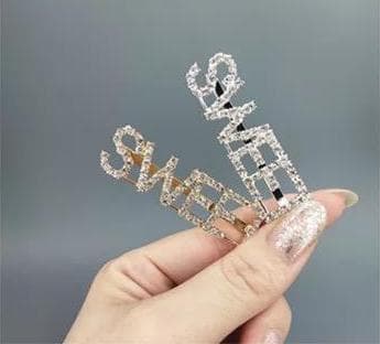 Hårnål med ordet ''Sweet'' i strass