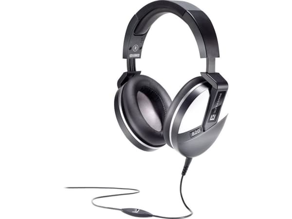 Ultrasone PERFORMANCE 820 headphones in black and white