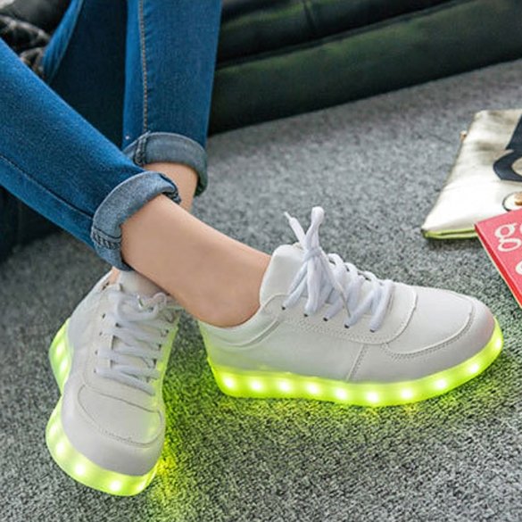 LED skorsneakers BarnVuxna, VITA SNÖRNING st 27 45 | CDON Blinkande skor för ”vuxna” | blog.m.nu