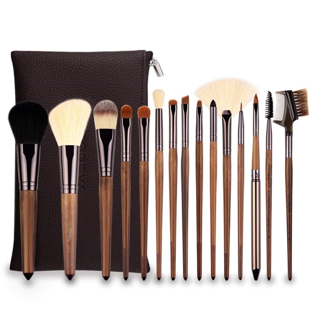 Makeup set with 15 associated makeup brushes and makeup bag