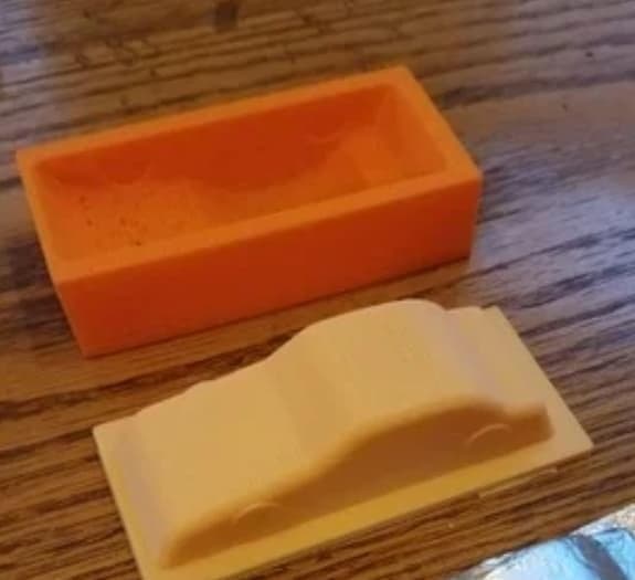 Pieni muotti / muoto auton satunnaiselle värille