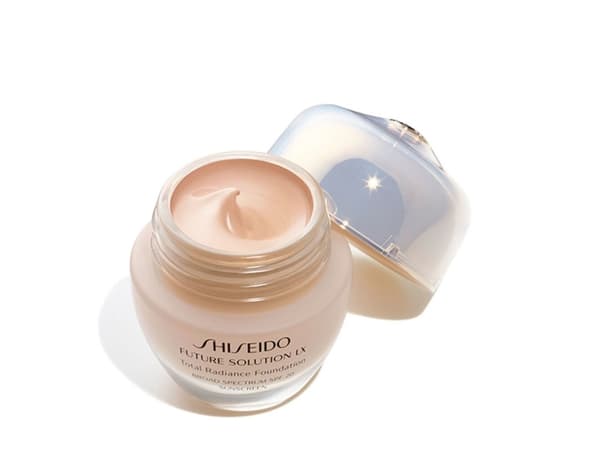 Shiseido Future Solution LX Total Radiance Foundation SPF15 - - 30 ml