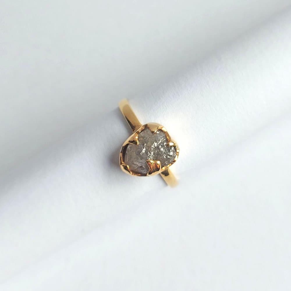 Beckasin Ring set in 18K Gold with Natural Rough Diamond 3 ct. Size 17 mm.