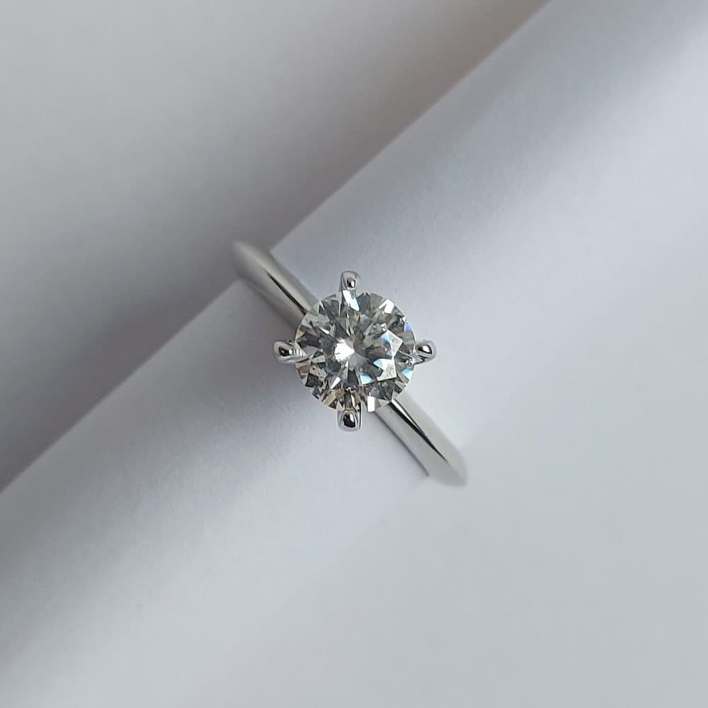 Beckasin Ring set in Silver with round cut Cubic Zirconia. Size 17 mm.