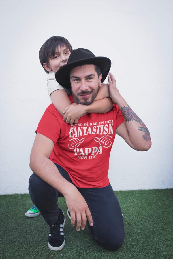 Röd Pappa T-shirt - Hur en helt fantastisk Pappa ser ut