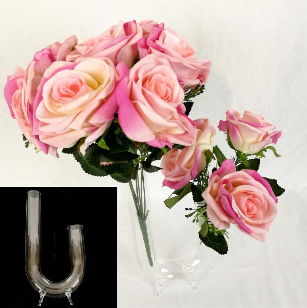 10 st Konstgjorda rosa-vita rosor i en vacker vas
