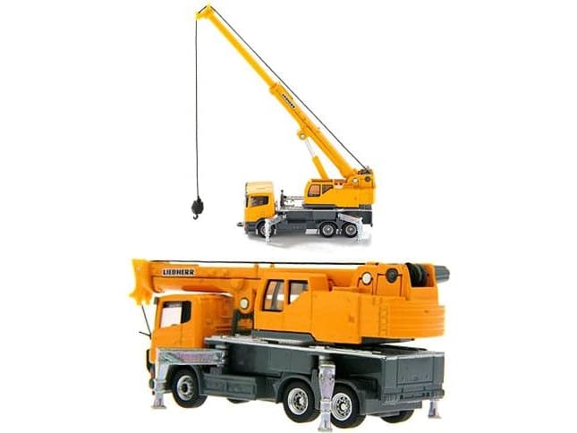Telescopic crane truck