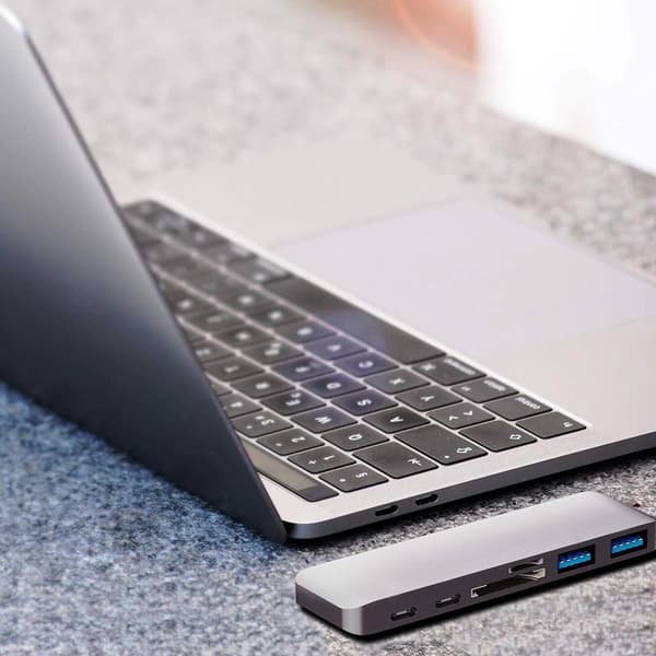 USB C Hub Thunderbolt 6 in 1 ja 2x USB C-uros