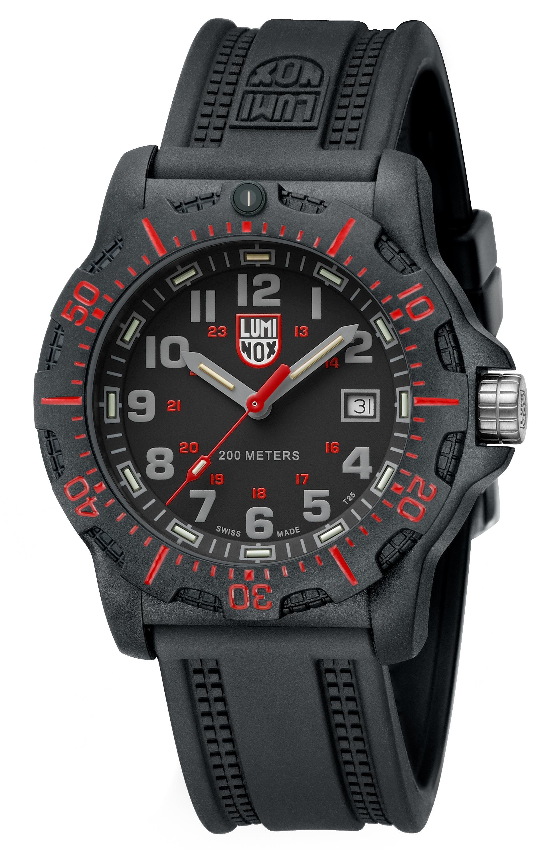 En robust klokke fra Luminox med en diameter på 45mm. Klokken har, som alle Luminox klokker, selvlysende visere. Vanntett 200m.