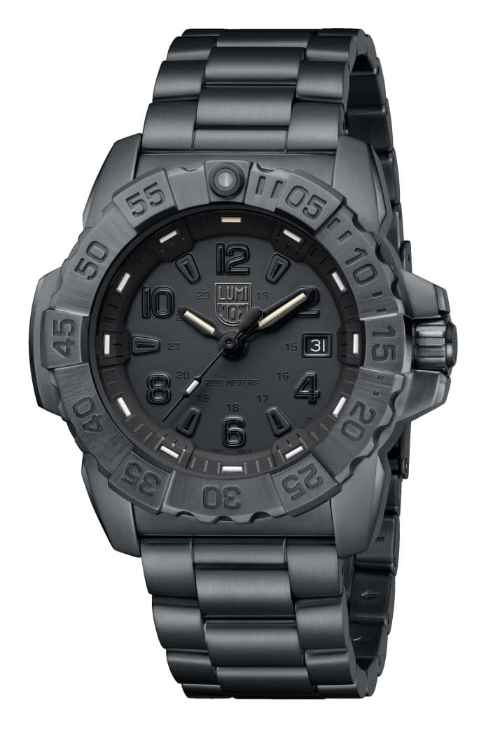 En robust klokke fra Luminox med en diameter på 45mm. Klokken har, som alle Luminox klokker, selvlysende visere. Vanntett 200m.