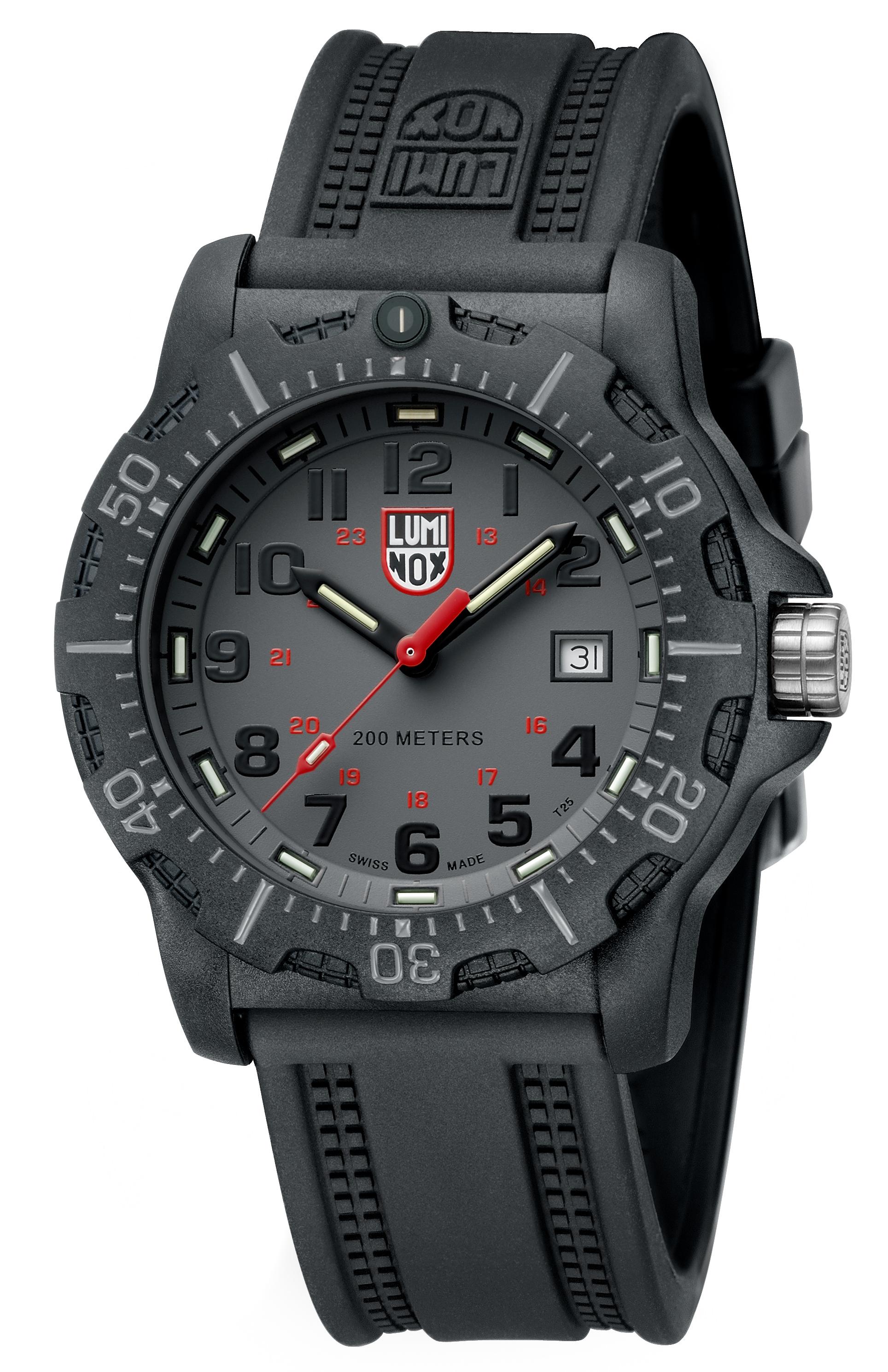 En robust klokke fra Luminox med en diameter på 45mm. Klokken har, som alle Luminox klokker, selvlysende visere. Vanntett 200m.
