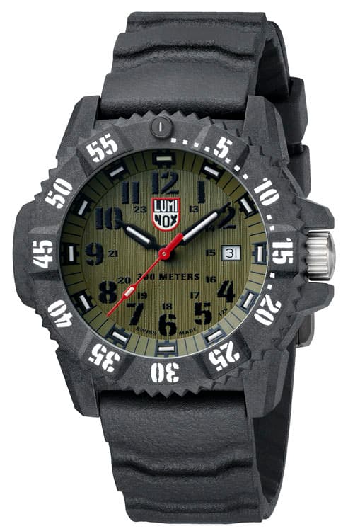 Klokkene i Master Carbon Seal serien har en diameter på hele 46mm og har antirefleksbehandlet safirglass. Vanntett 300m.