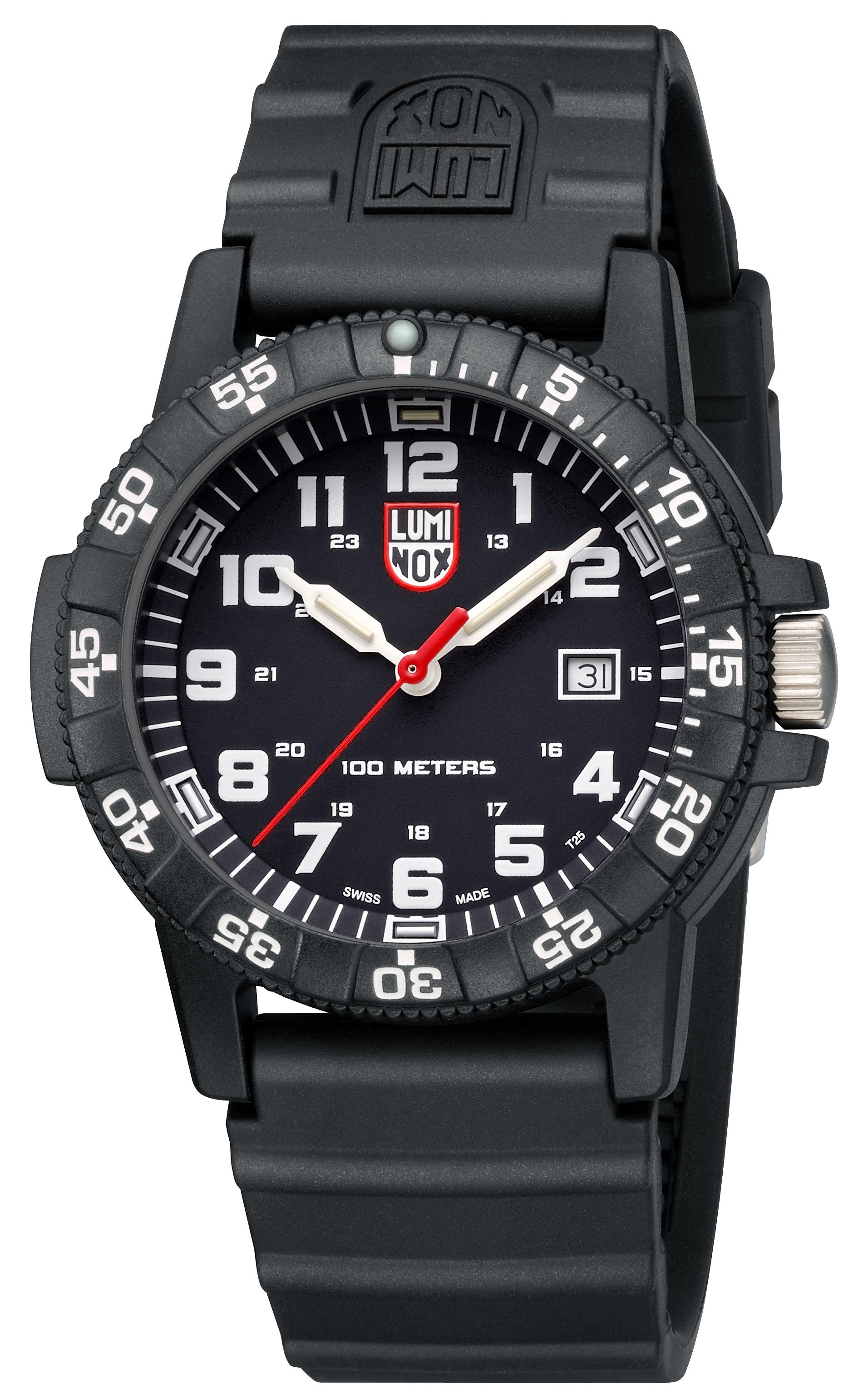 En robust klokke fra Luminox med en diameter på 44mm. Klokken har, som alle Luminox klokker, selvlysende visere. Vanntett 100m.
