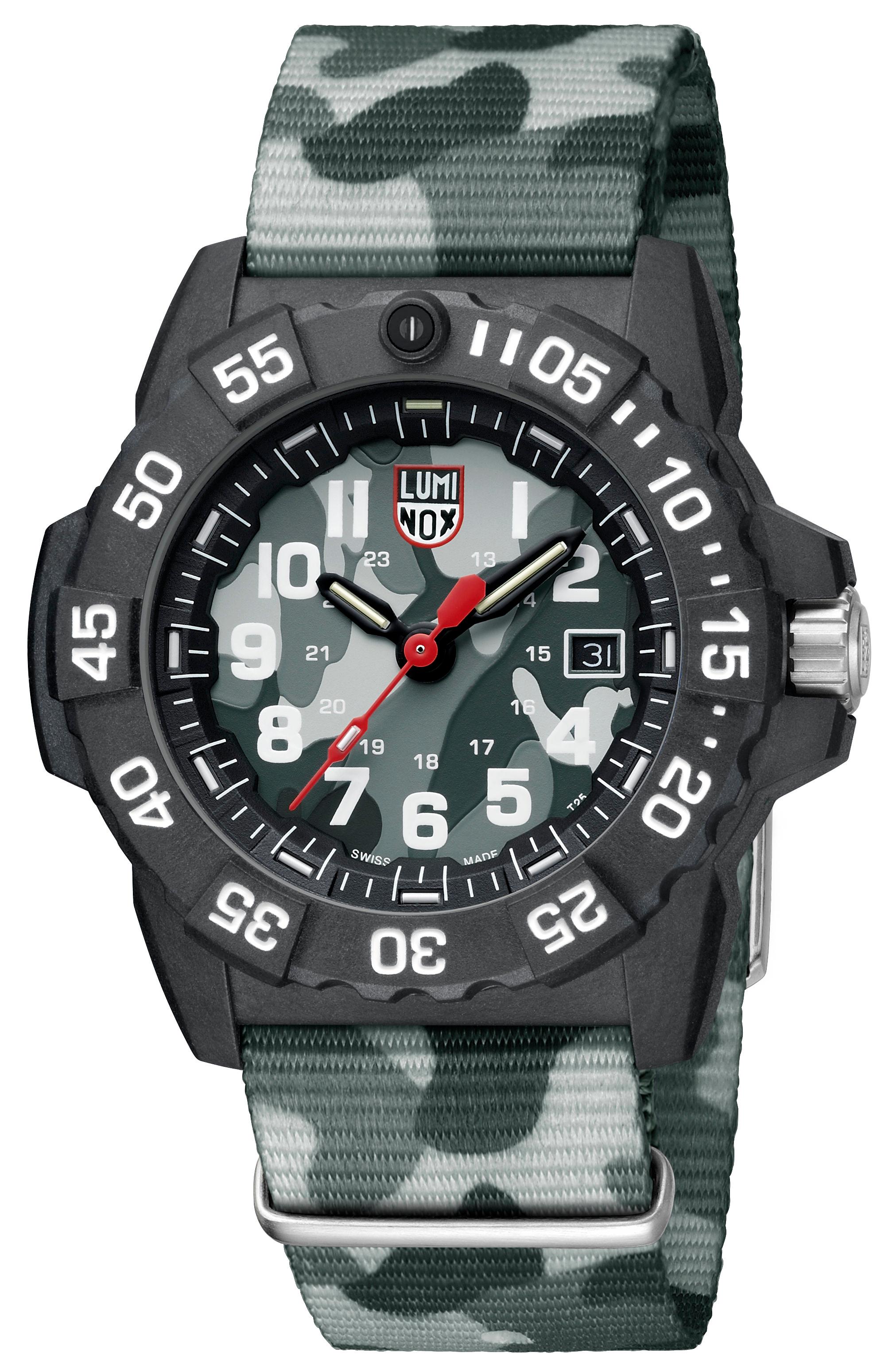 En robust klokke fra Luminox med en diameter på 45mm. Klokken har, som alle Luminox klokker, selvlysende visere. Vanntett 200m.