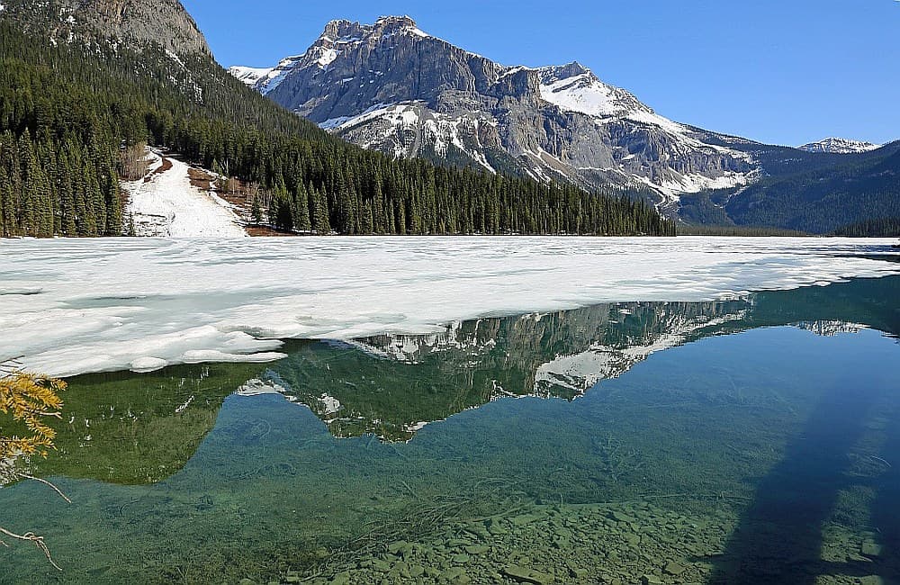 Fototapetit Emerald Lake (400x260 cm)