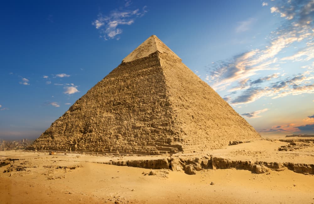 Fototapet landskap med pyramid (400x260 cm)