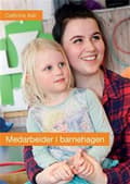 Miniatyrbillede 2 af 2: Medarbeider i barnehagen