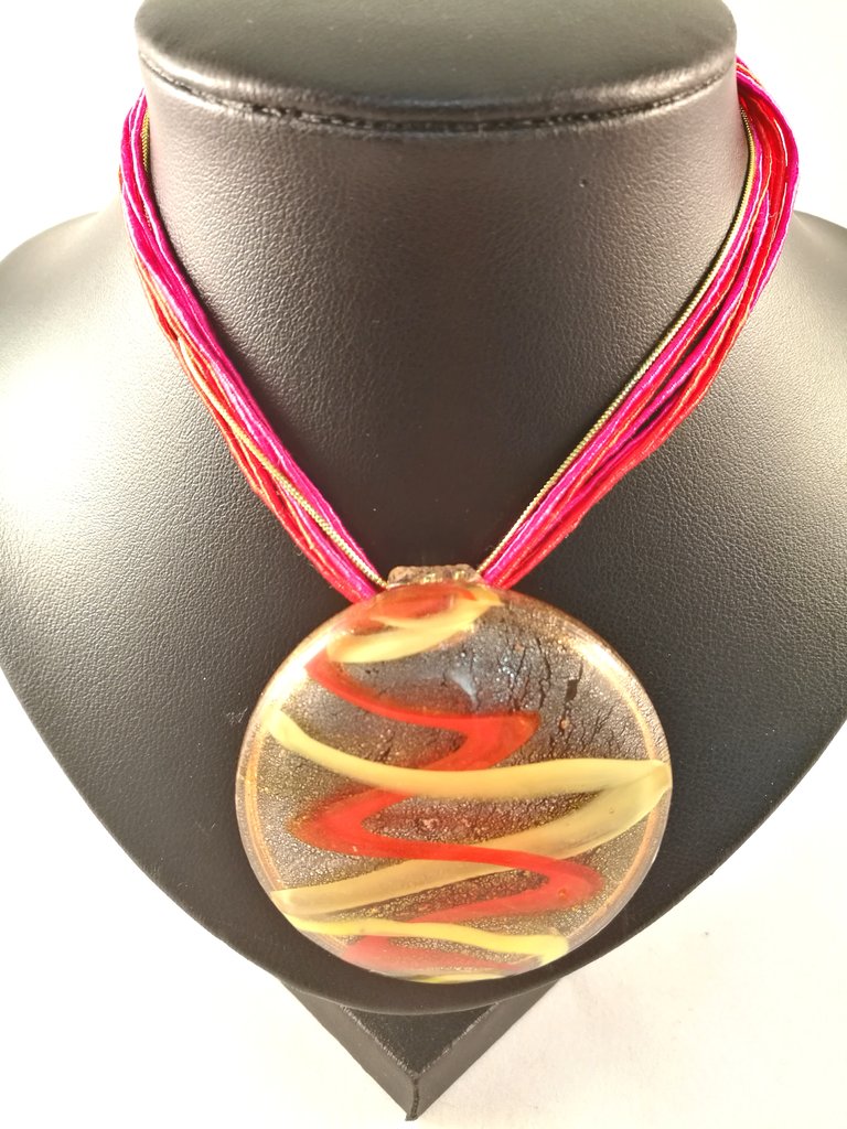 Halsband i glas
