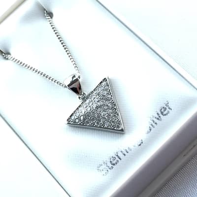 Äkta Sterling Silver halsband m Triangel hänge prydd Med CZ