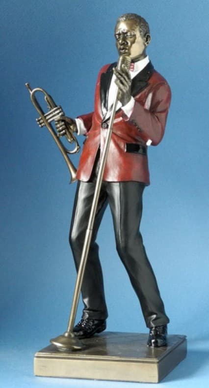 Jazz figurine: male singer