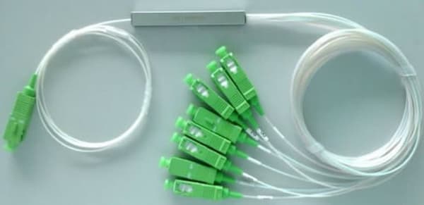 Jakaja PLC 1X8 TERÄSLAATIKO SM 0.9MM 1M SC/APC PLC 1X8 SM