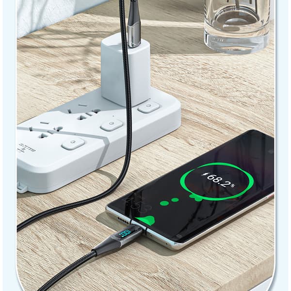 INF Svart 4-i-1 USB-ladekabel for flere enheter