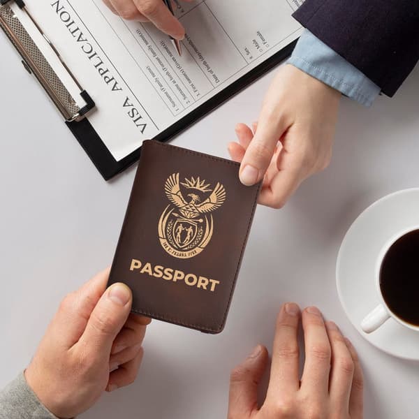 xTool PU Patch Passport Holder - Brun till Guld