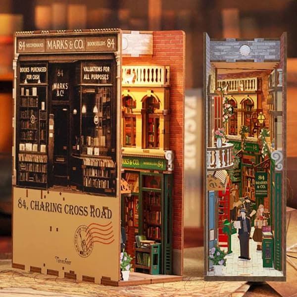 Tonecheer Book Nook - 84 Charing Cross Road