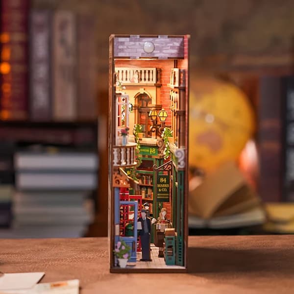 Tonecheer Book Nook - 84 Charing Cross Road