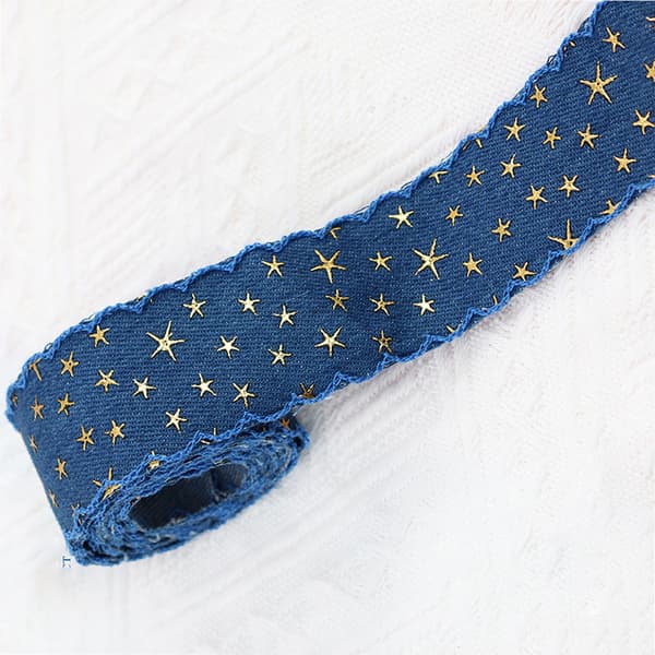 INF Denim-brodert stjernebånd - 3# Dyp mellomblå, 3,8 cm bred, selges per yard