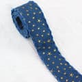 Miniatyrbilde 4 av 4: INF Denim-brodert stjernebånd - 3# Dyp mellomblå, 3,8 cm bred, selges per yard