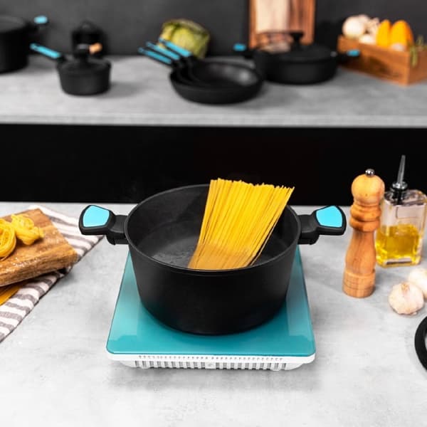 Cecotec 28 cm pot made of high quality forged aluminium, with 6 layers and Platinum Plus Teflon™ Nonstick Coating, PFOA free, with Full Induction hea