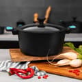 Miniatyrbild 2 av 5: Cecotec 28 cm pot made of high quality forged aluminium, with 6 layers and Platinum Plus Teflon™ Nonstick Coating, PFOA free, with Full Induction hea