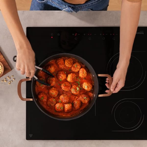 Cecotec 28 cm low casserole made of forged aluminum, with a 4.1-l capacity. High-quality Platinum Plus Teflon® Nonstick Coating, 100% PFOA-free. Stai