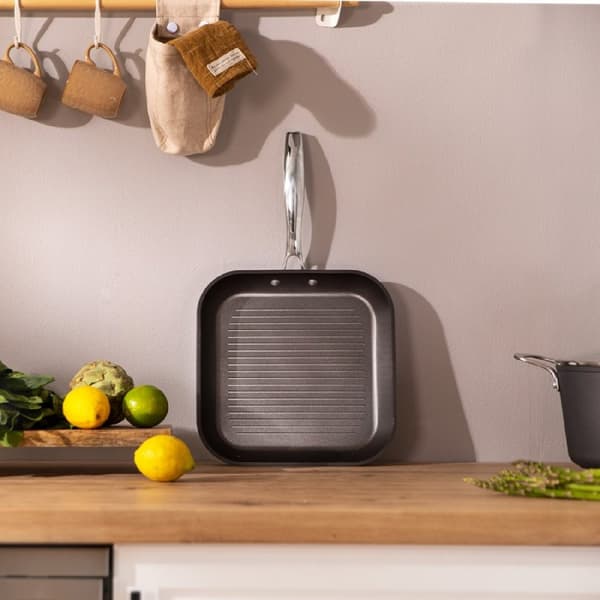 Cecotec 28 cm grill made of forged aluminium, with 3.5-mm induction base and long-lasting non-stick coating, Eterna™, and 100% free from PFOA. Stainl