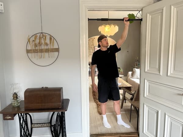 TITAN LIFE Doorway Chin-Up Bar