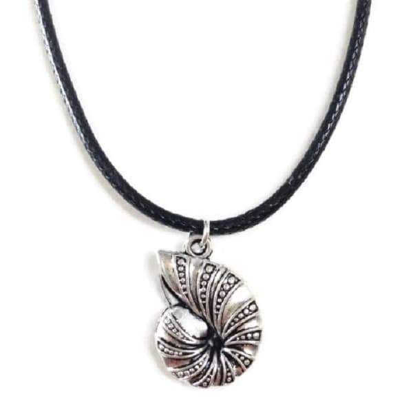 Necklace/Kaulakoru - Seashell
