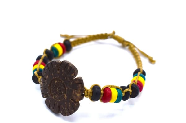 Rasta armbånd med perler og blomst