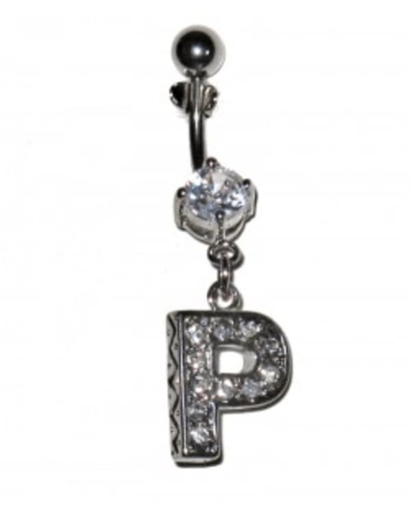 Navel piercing med hvide krystaller - bogstav P