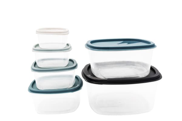 Set med 6 plastmatbehållare med lock