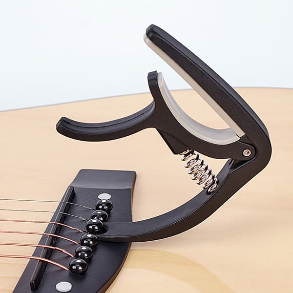 INF NG Series Capo: Snabbt byte för akustiska och elektriska gitarrer