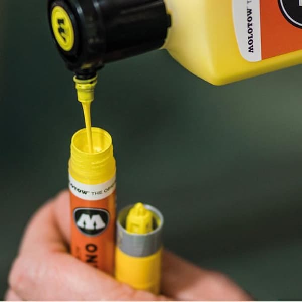 Akrylfärg - Molotow - ONE4ALL REFILL 180 ML - Färg Vaniljpastell - Matt Finish - Professionell