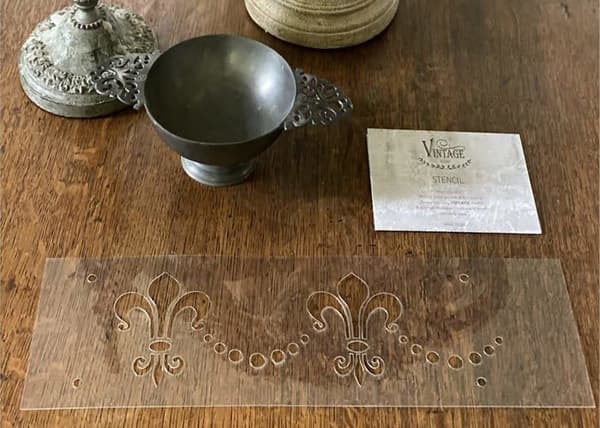 Vintagefärg akrylfärg - 700221 - Återanvändbar stencil French Lily mönster