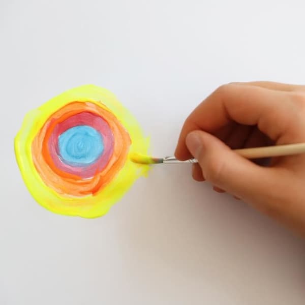 PRIMO 450T12FMP 12 ml rör med special gouache: 4 fluorescerande färger och 8 metallfärger.
